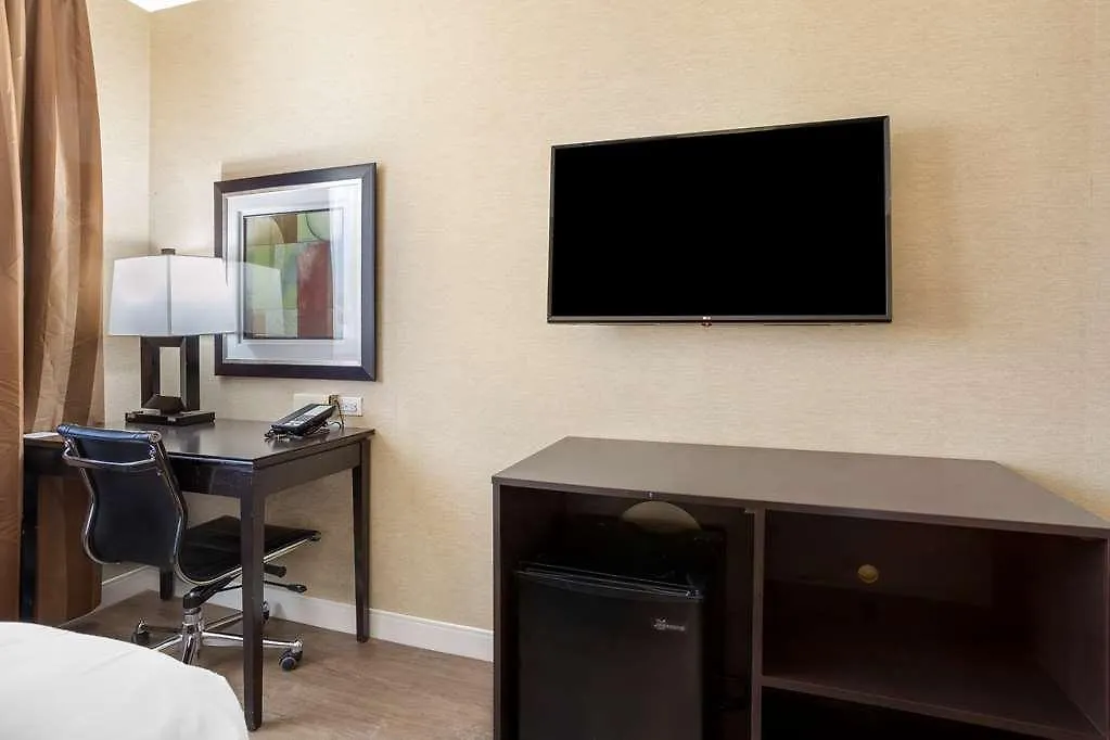 Best Western Plus Plaza Hotel New York 3*,